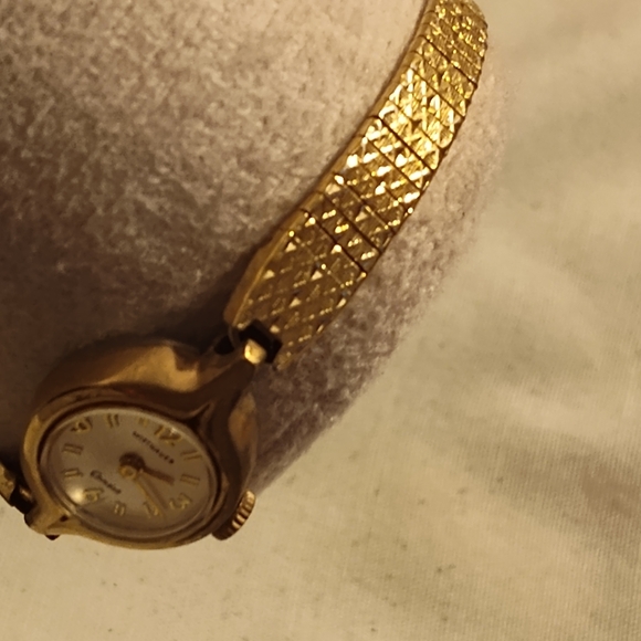 Gold plated vintage 1960's Whitaker watch - Picture 8 of 12